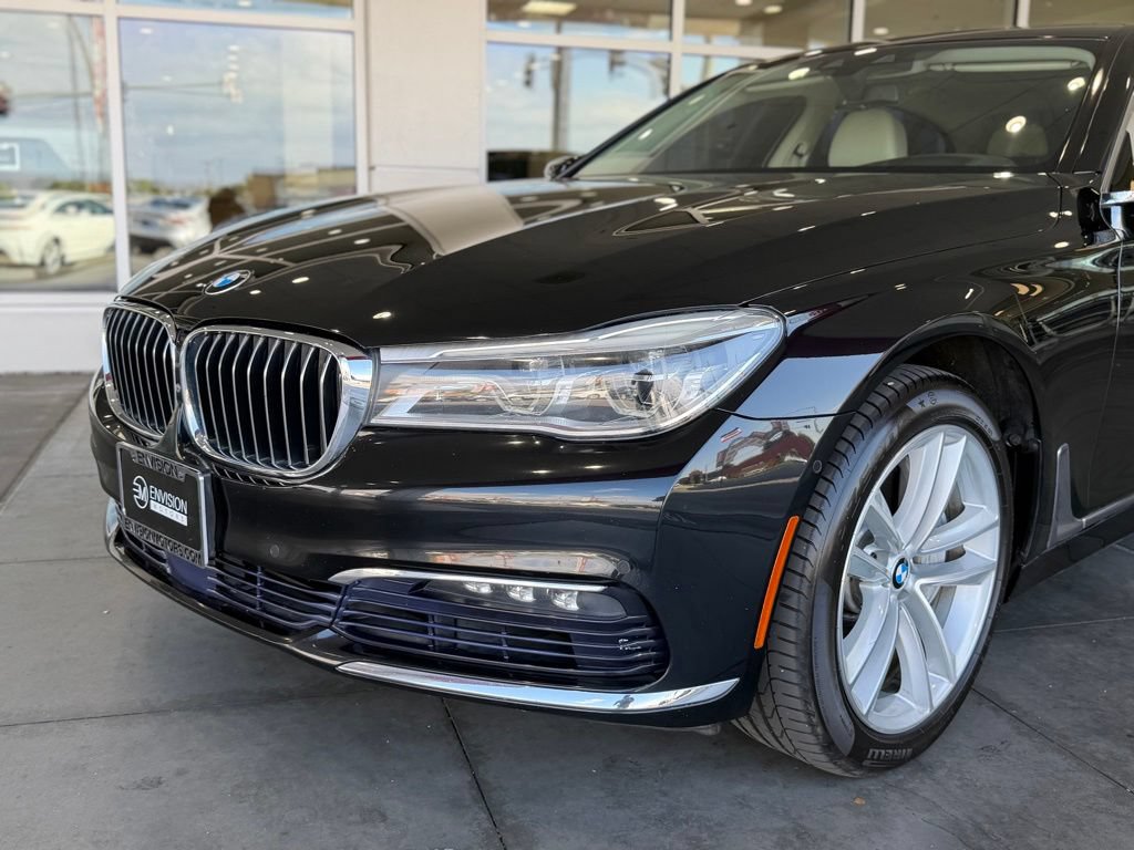 Used 2016 BMW 750i RWD image 3