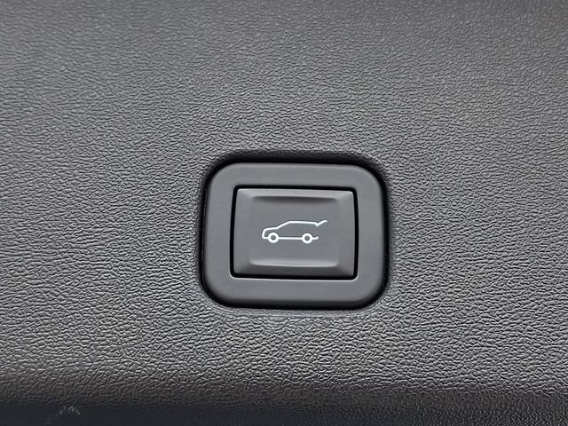 Certified 2025 Cadillac Optiq Luxury 2 w/ LPO, Floor Liner Package AWD/4WD image 29