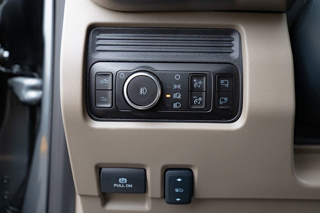 Used 2025 Ford F350 Platinum w/ Platinum Plus Package image 18