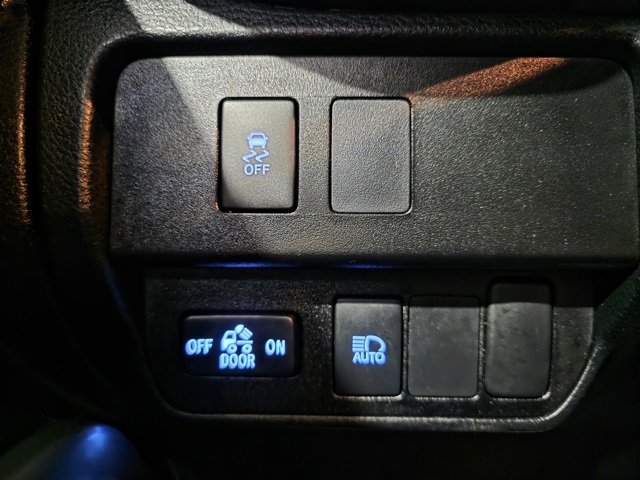 Used 2022 Toyota Tacoma SR5 w/ Technology Package image 18