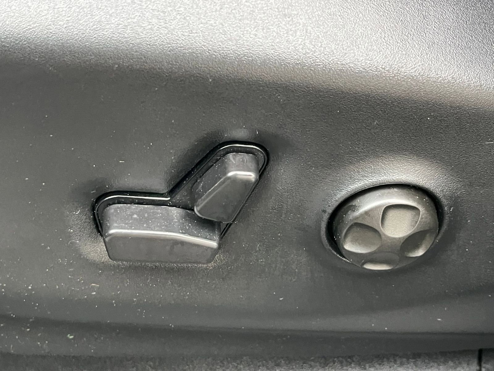 Used 2025 Chrysler Pacifica Limited image 22