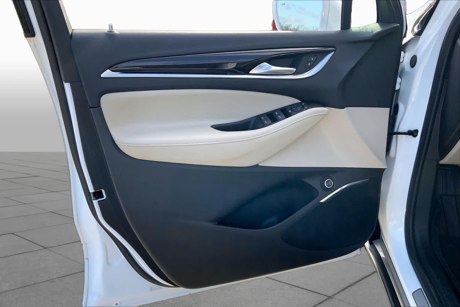 Used 2020 Buick Enclave Essence FWD image 22