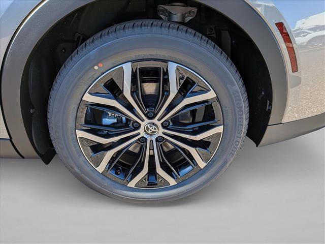 New 2026 Toyota Crown XLE image 9