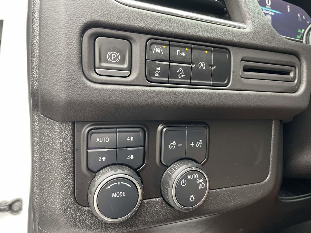 Used 2023 Chevrolet Suburban Premier AWD/4WD image 27