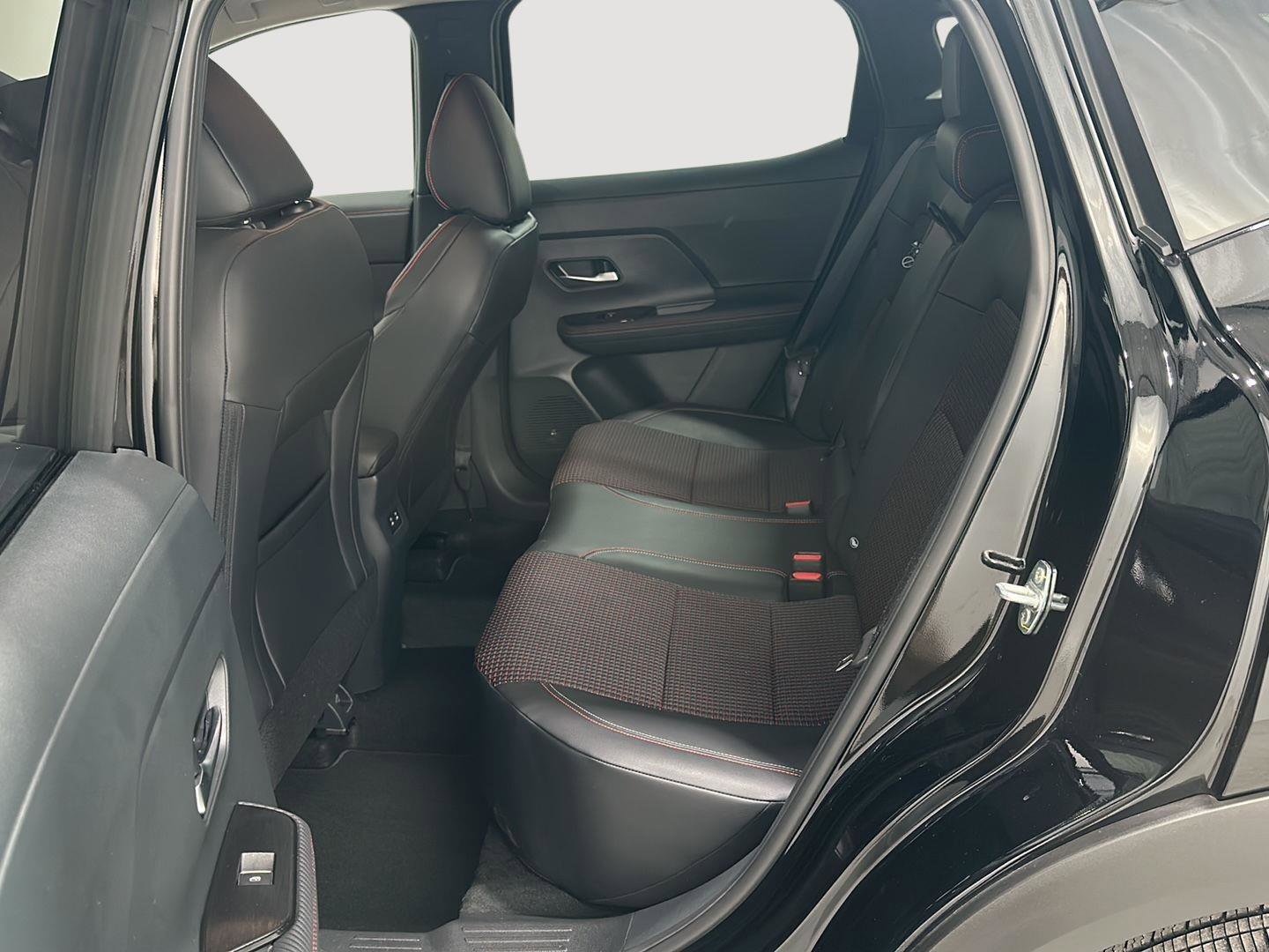 Used 2025 Nissan Kicks SR image 19