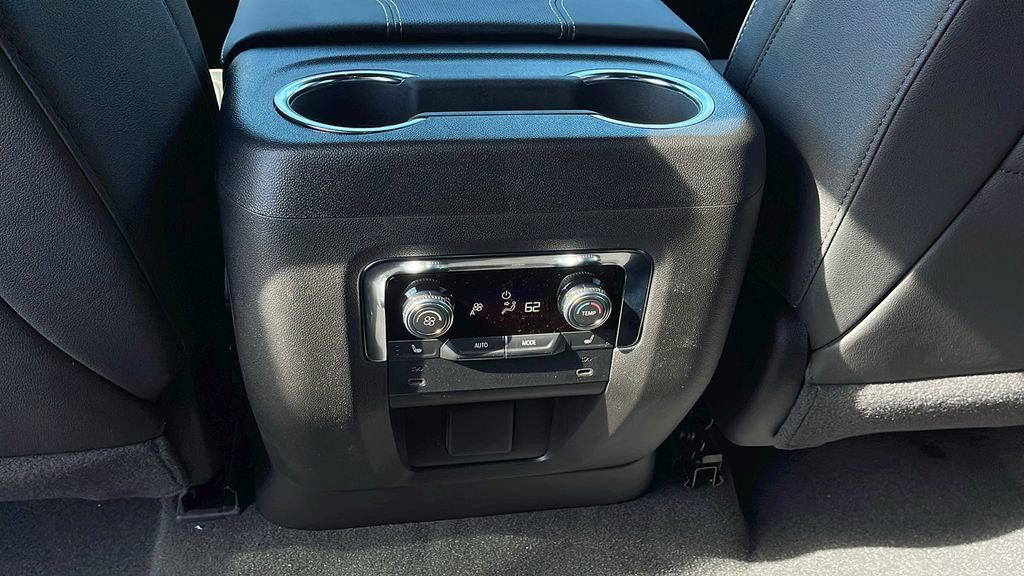 New 2026 GMC Yukon Elevation image 16
