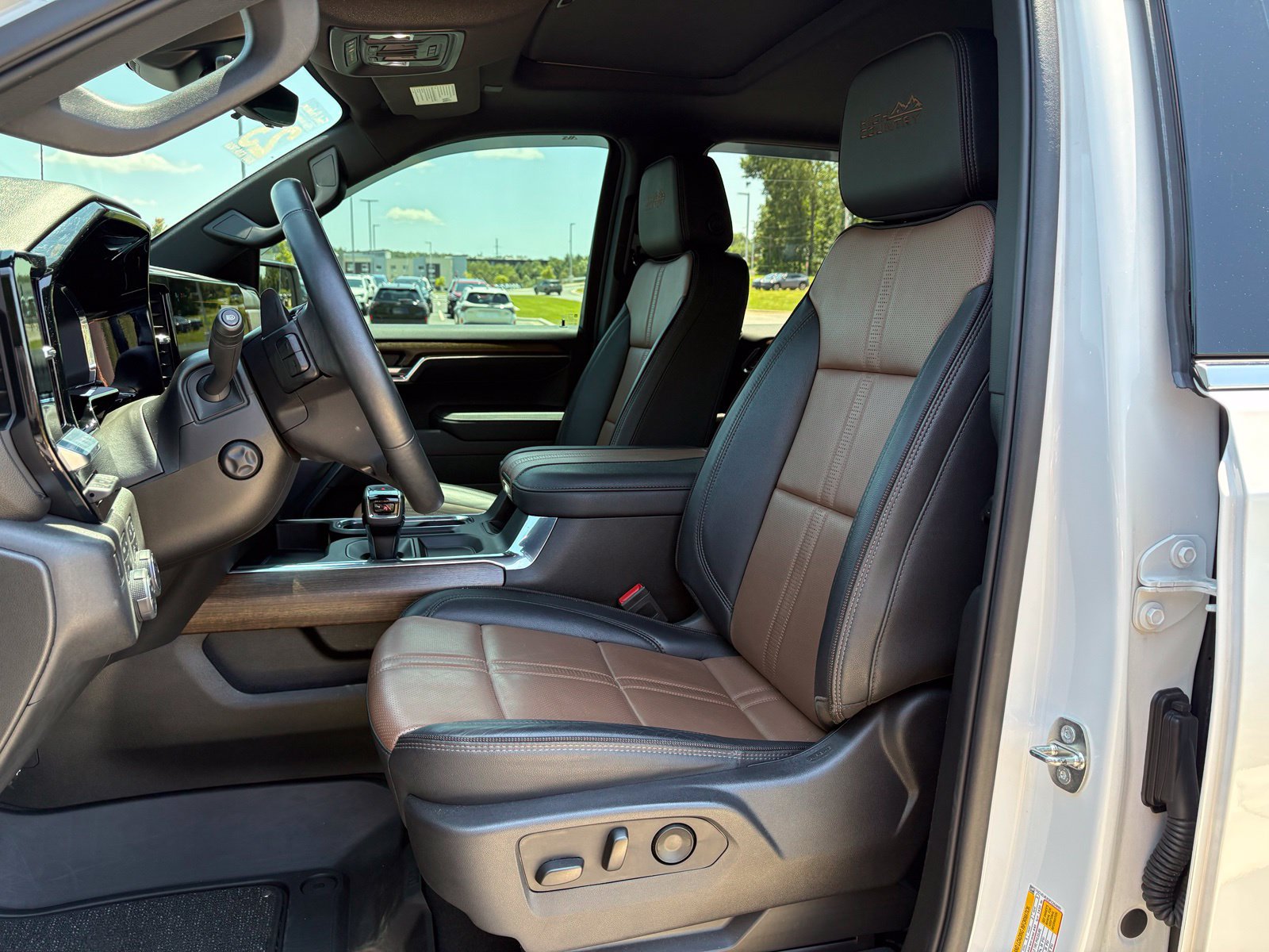 Used 2023 Chevrolet Silverado 1500 High Country w/ High Country Premium Package AWD/4WD image 26