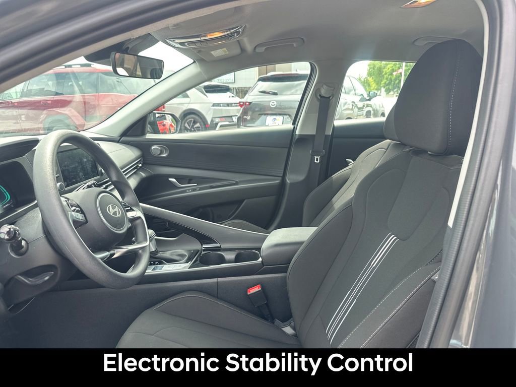 Certified 2025 Hyundai Elantra Hybrid FWD image 11