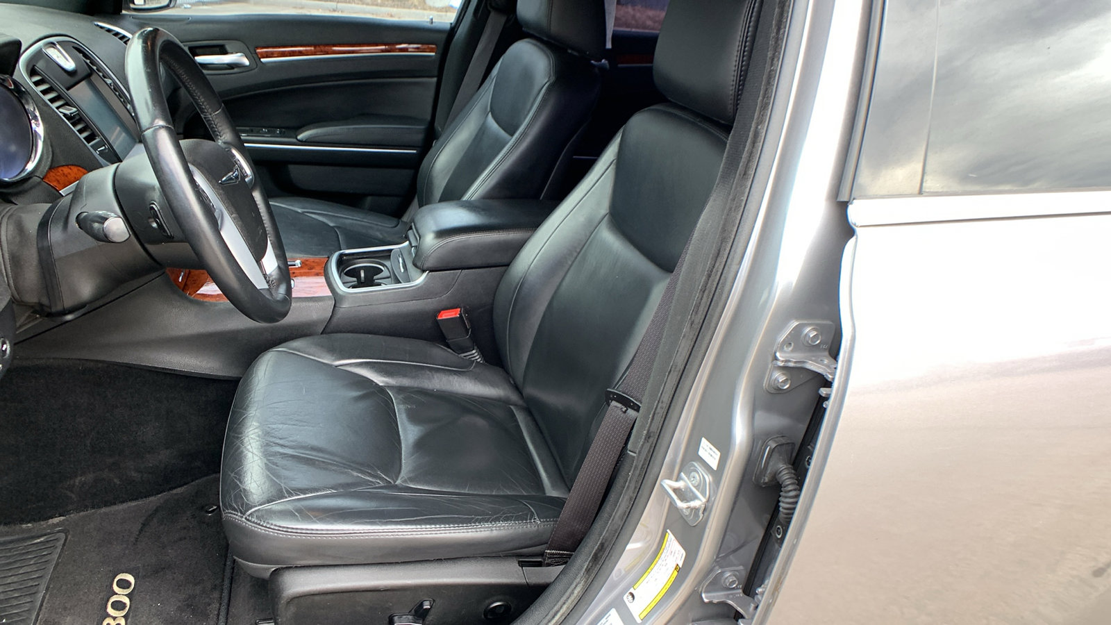 Used 2014 Chrysler 300 image 10