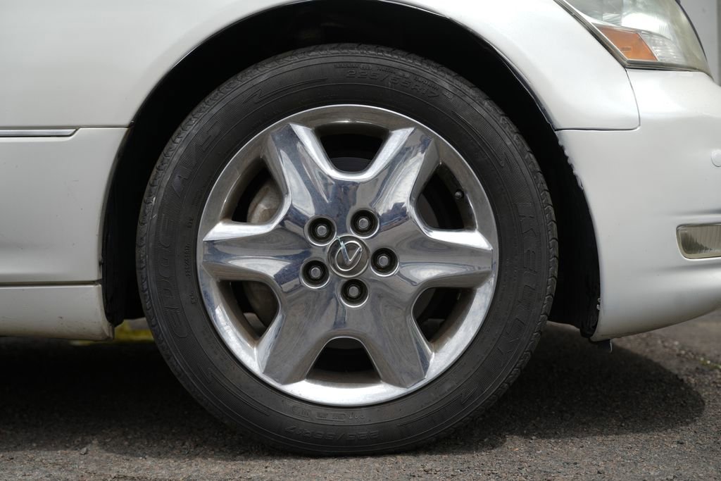 Used 2005 Lexus LS 430 RWD image 10