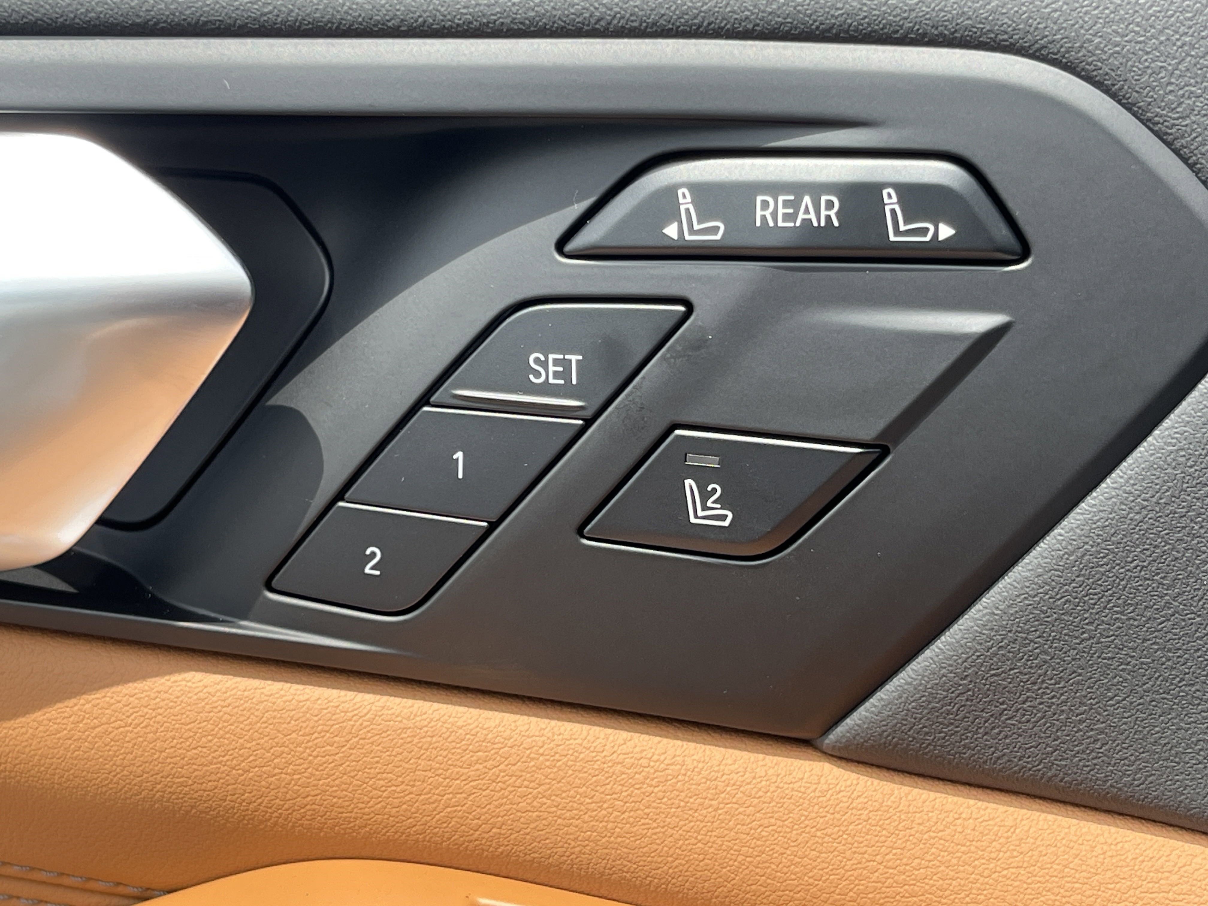New 2026 BMW X7 xDrive40i w/ Premium Package image 18