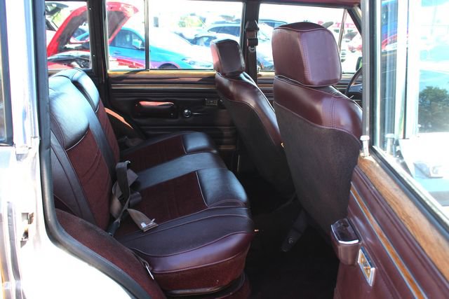 Used 1990 Jeep Grand Wagoneer AWD/4WD image 30