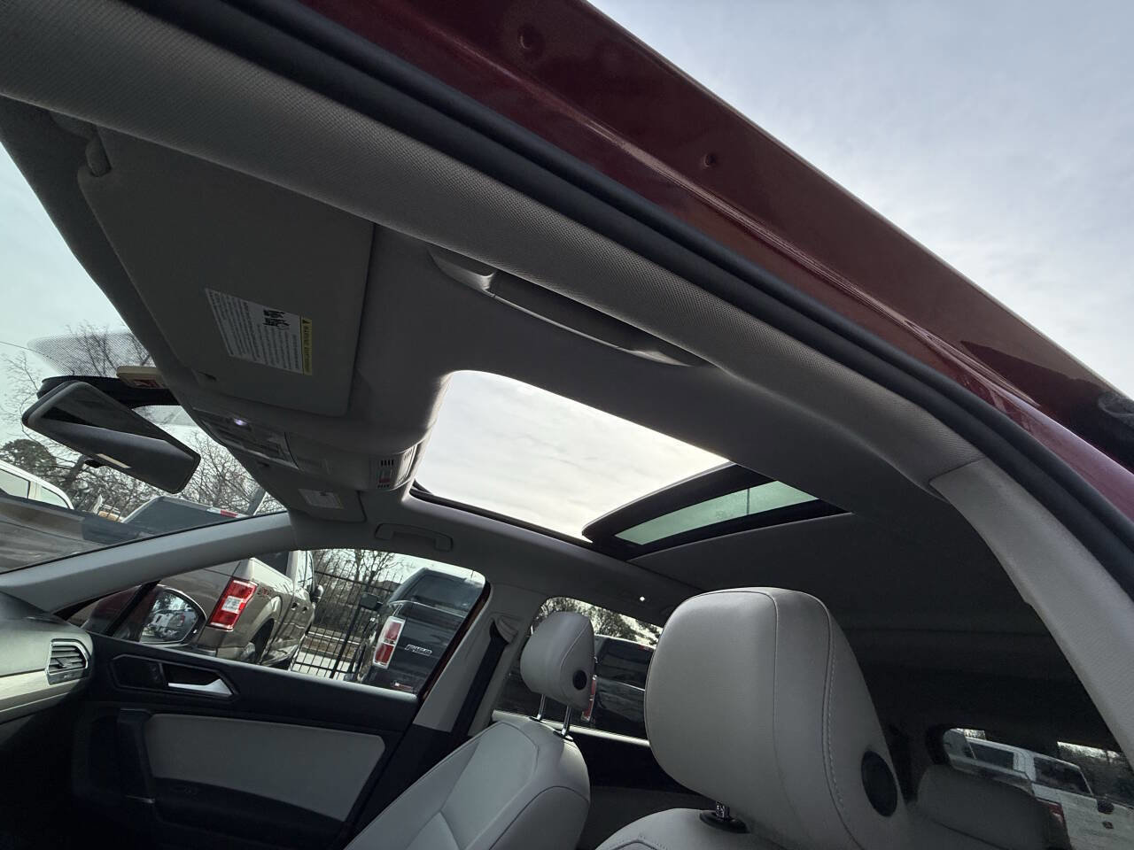 Used 2018 Volkswagen Tiguan SEL FWD image 33