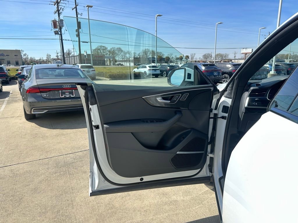 Certified 2025 Audi Q8 Prestige image 12