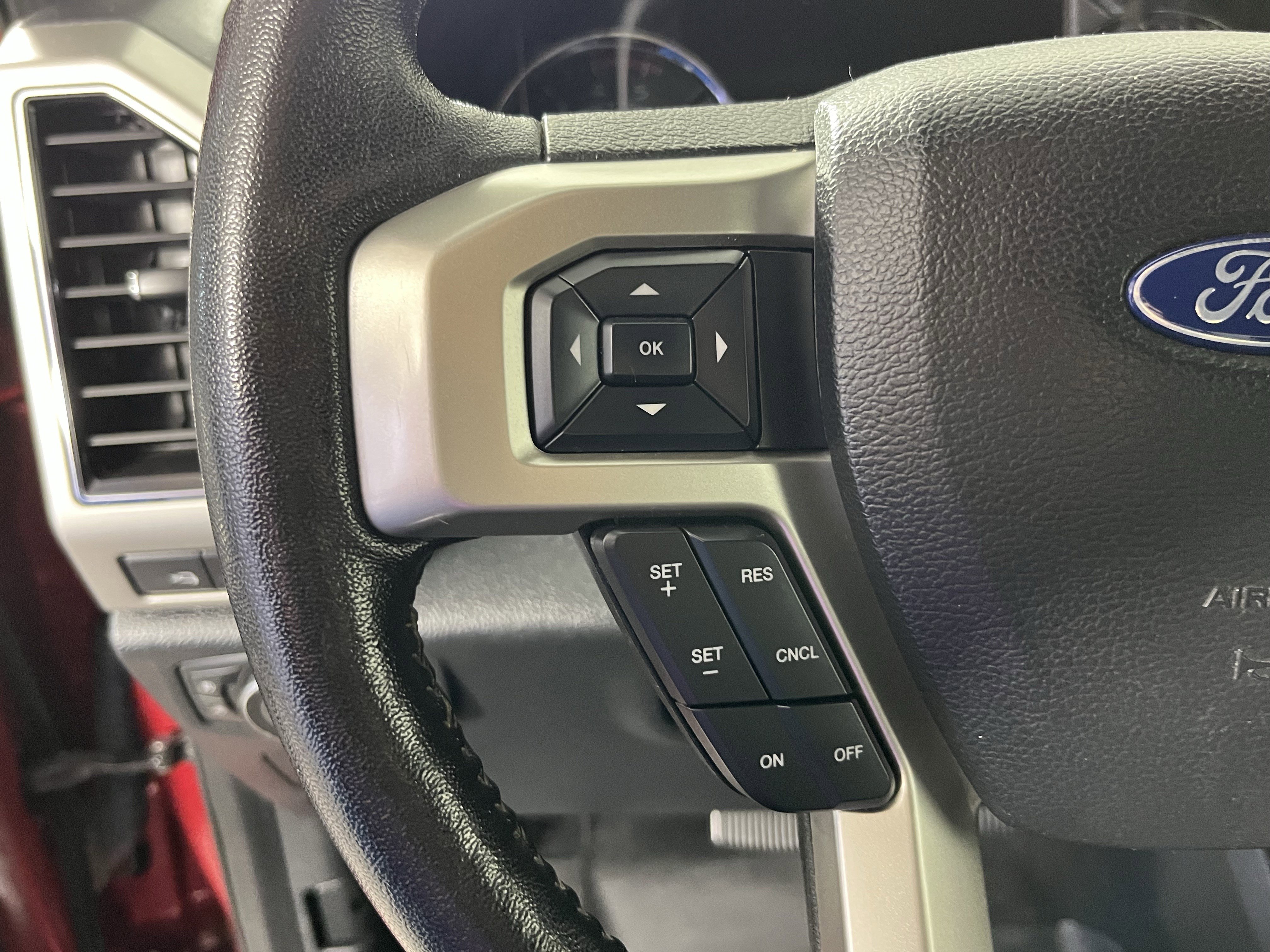 Used 2019 Ford F350 Lariat image 19