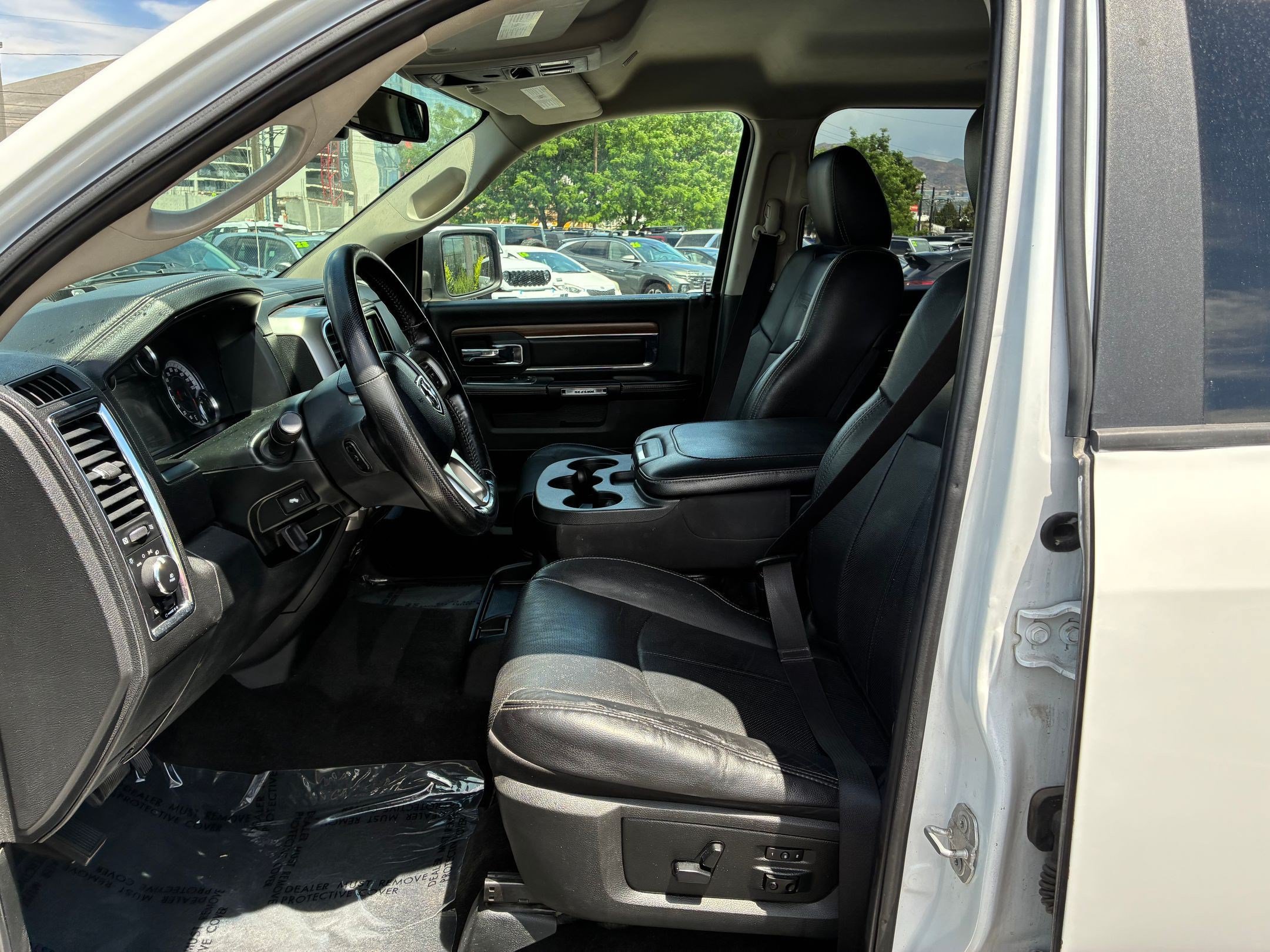 Used 2018 RAM 1500 Laramie AWD/4WD image 16