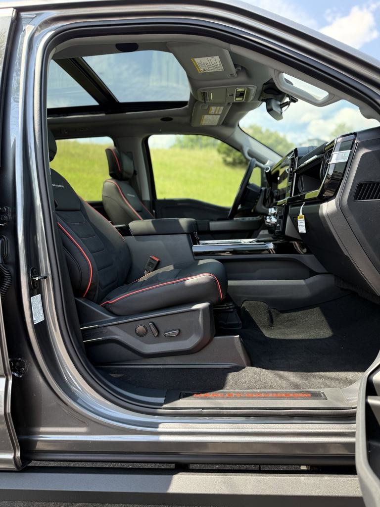 New 2025 Ford F250 Lariat w/ Lariat Ultimate Package image 29