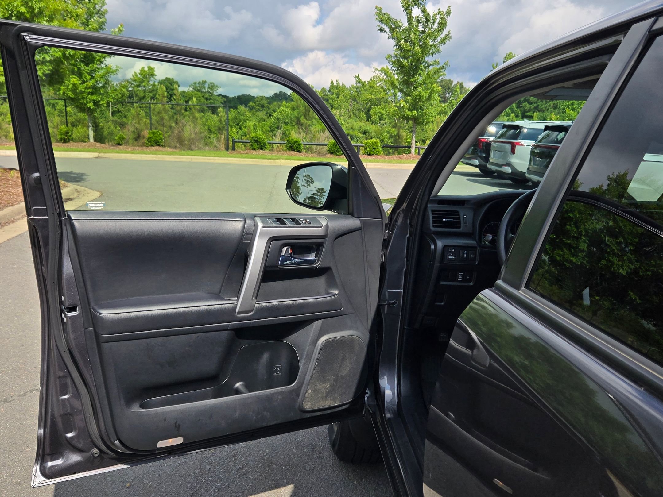 Used 2023 Toyota 4Runner SR5 AWD/4WD image 21