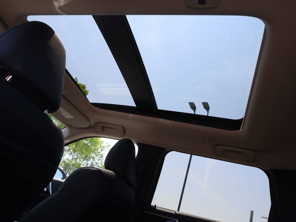 New 2025 Mitsubishi Outlander SE image 12