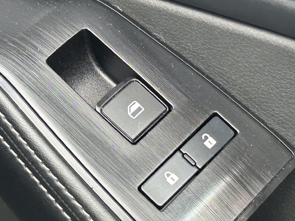 Used 2025 Nissan Rogue SV FWD image 35