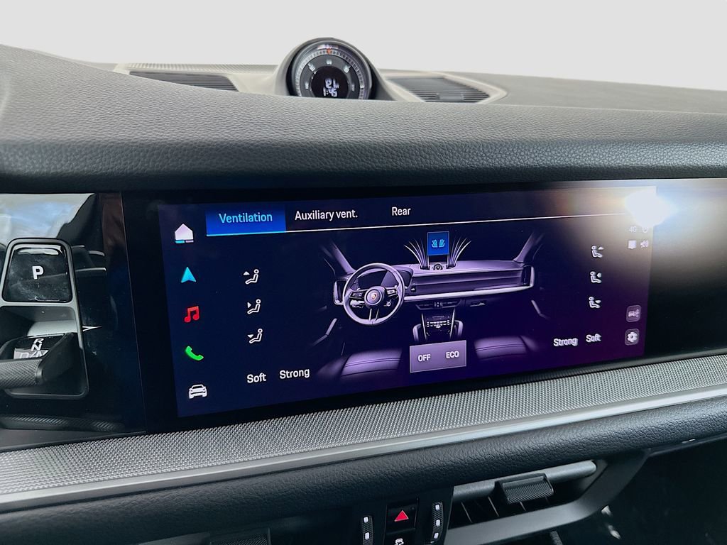 New 2025 Porsche Cayenne image 18