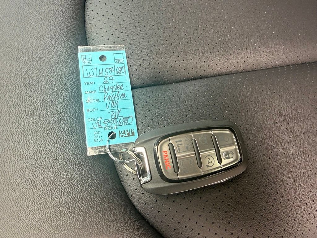 New 2027 Chrysler Pacifica Select w/ Family Tech Group FWD image 35