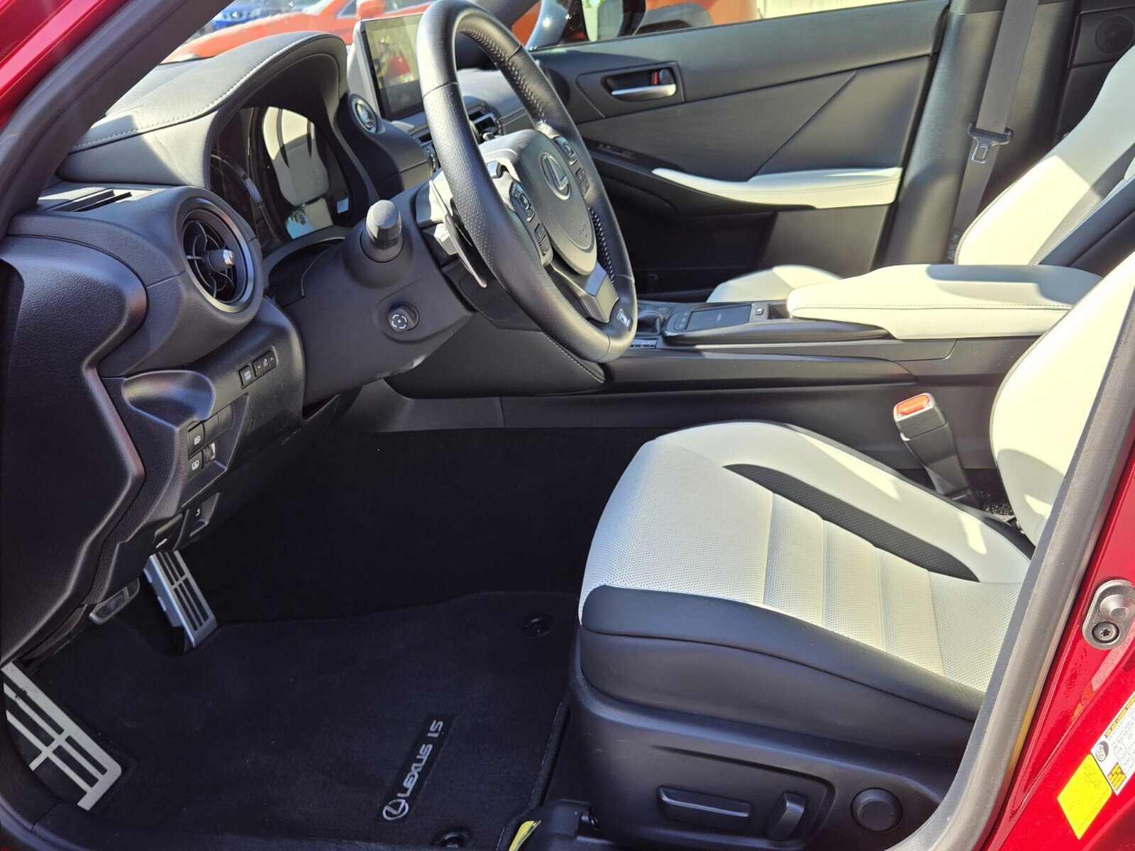 Certified 2025 Lexus IS 350 F Sport image 3