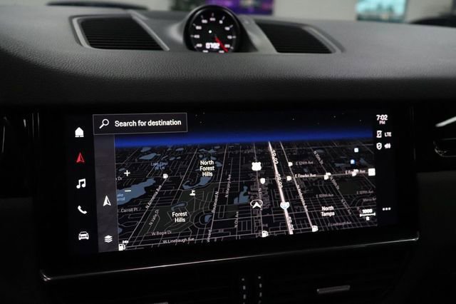 Used 2022 Porsche Cayenne Platinum Edition AWD/4WD image 33