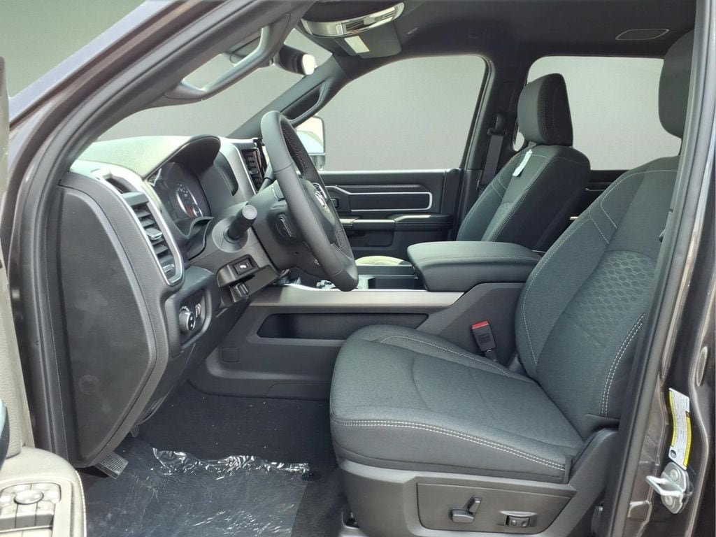 New 2026 RAM 2500 Big Horn AWD/4WD image 5