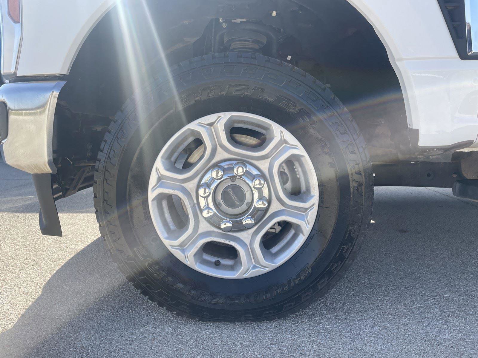 Used 2024 Ford F250 XLT w/ FX4 Off-Road Package AWD/4WD image 28