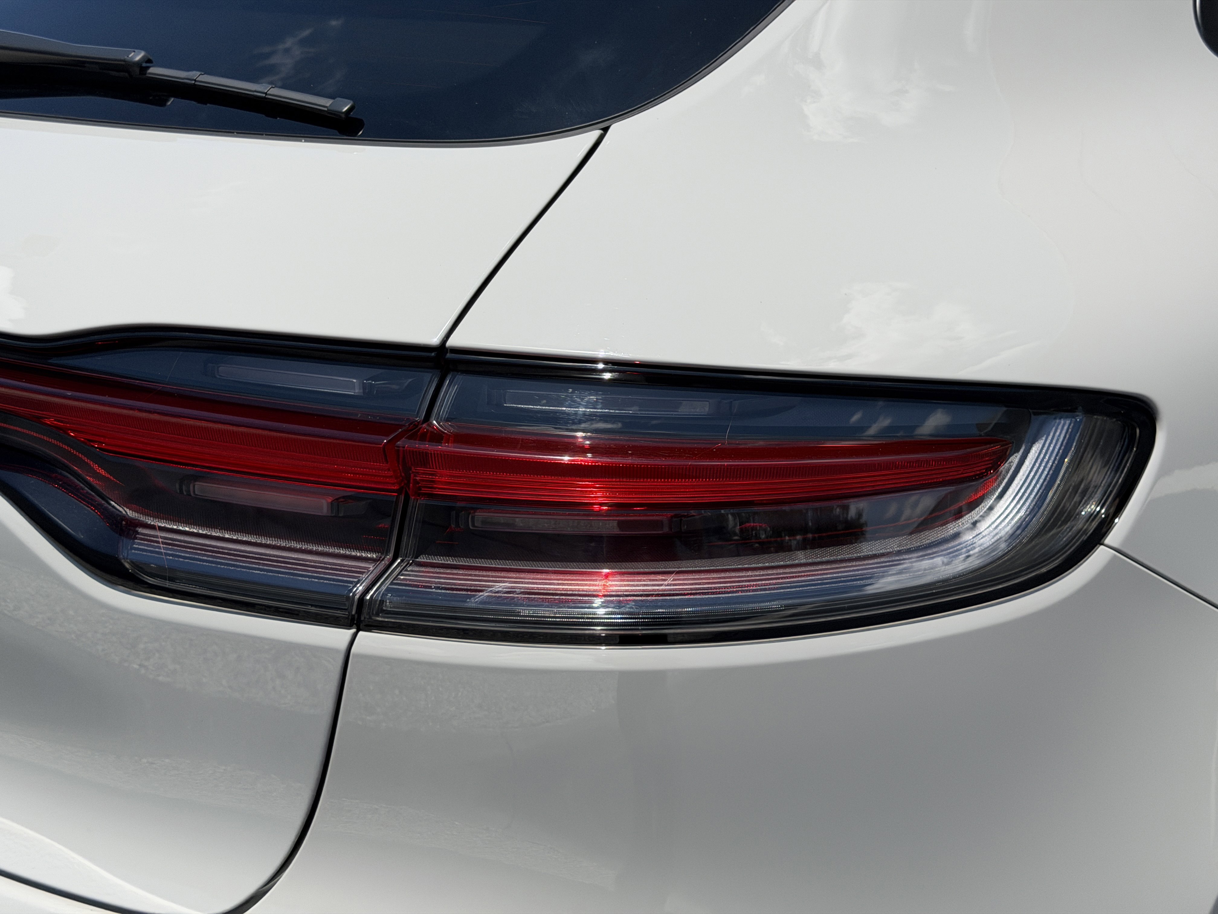 Certified 2024 Porsche Macan AWD/4WD image 14