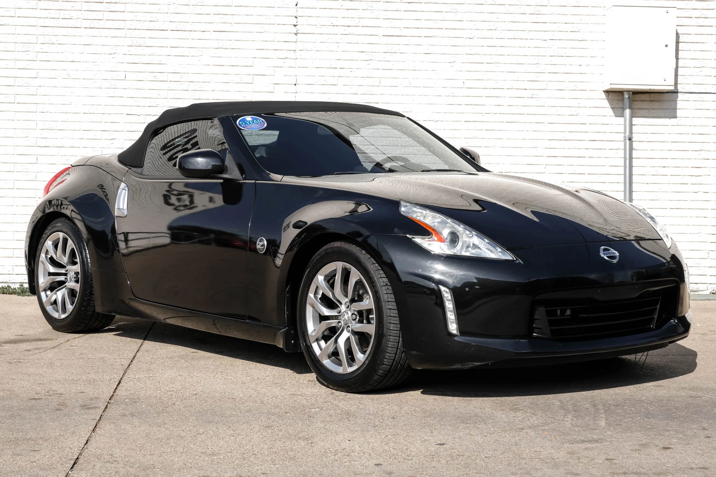Used 2014 Nissan 370Z Roadster image 3
