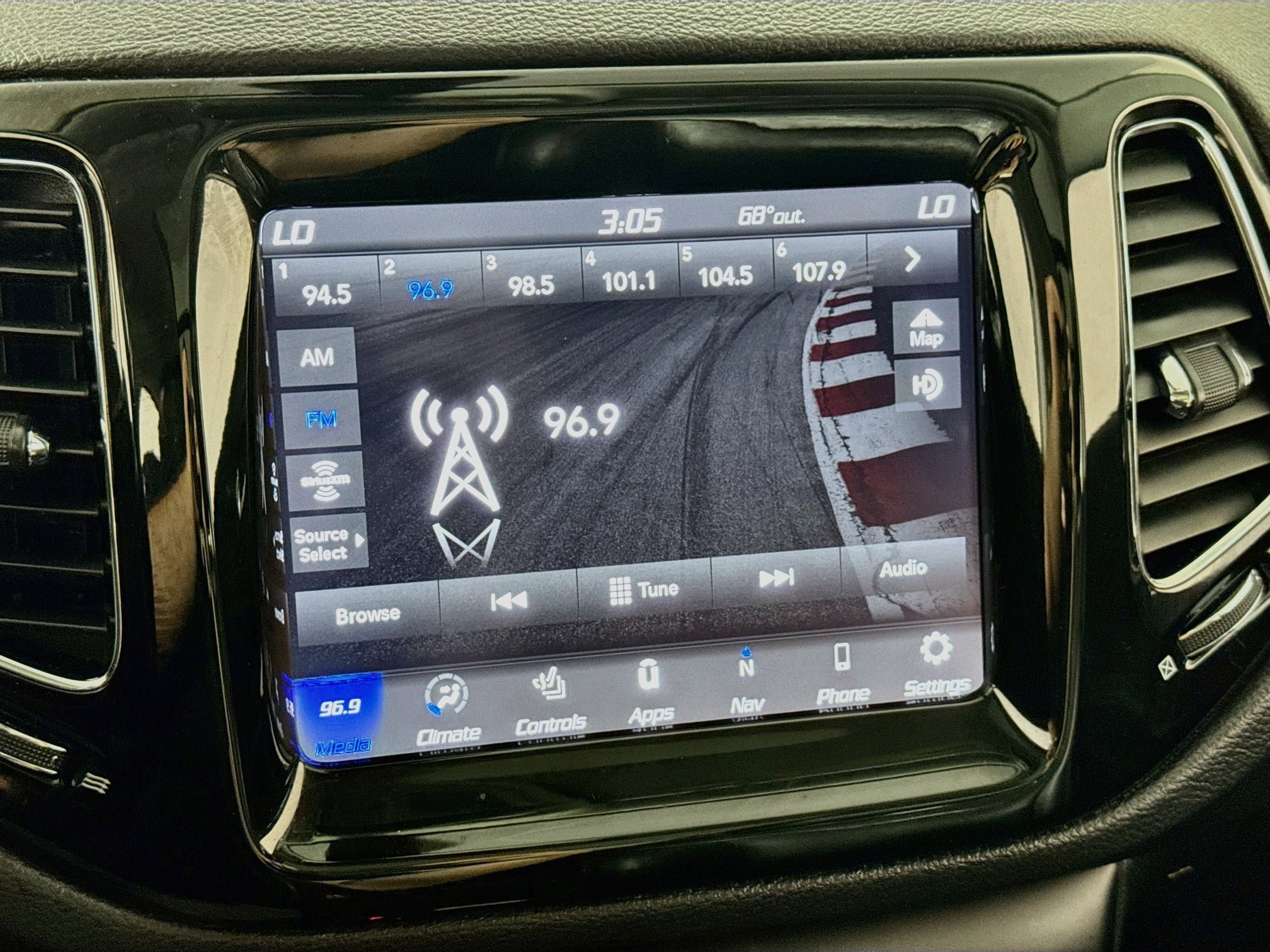Used 2019 Jeep Compass Limited AWD/4WD image 18