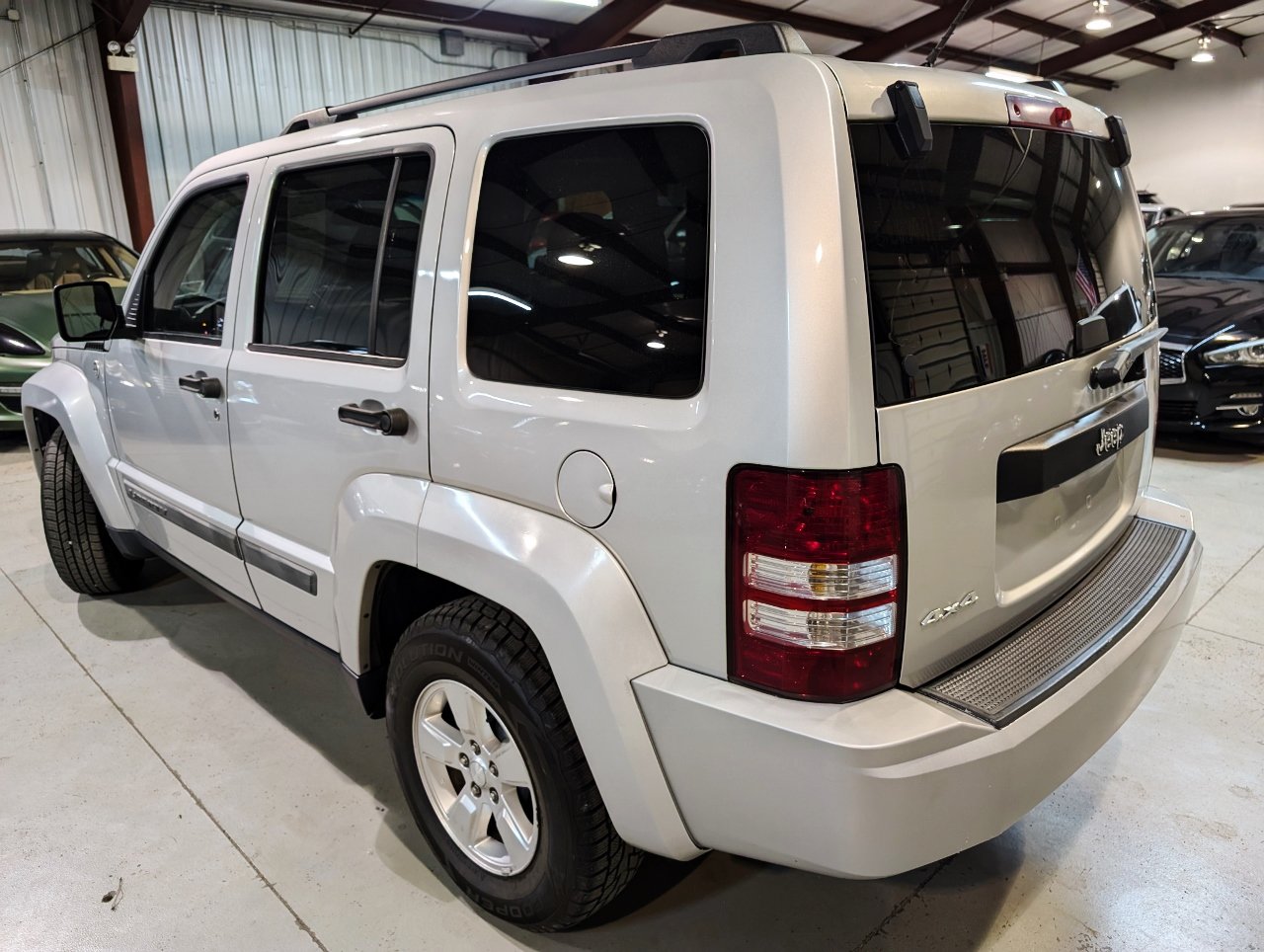 Used 2010 Jeep Liberty Sport w/ Popular Equipment Group AWD/4WD image 5
