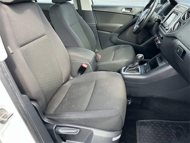 Used 2017 Volkswagen Tiguan Limited w/ Premium Package image 26