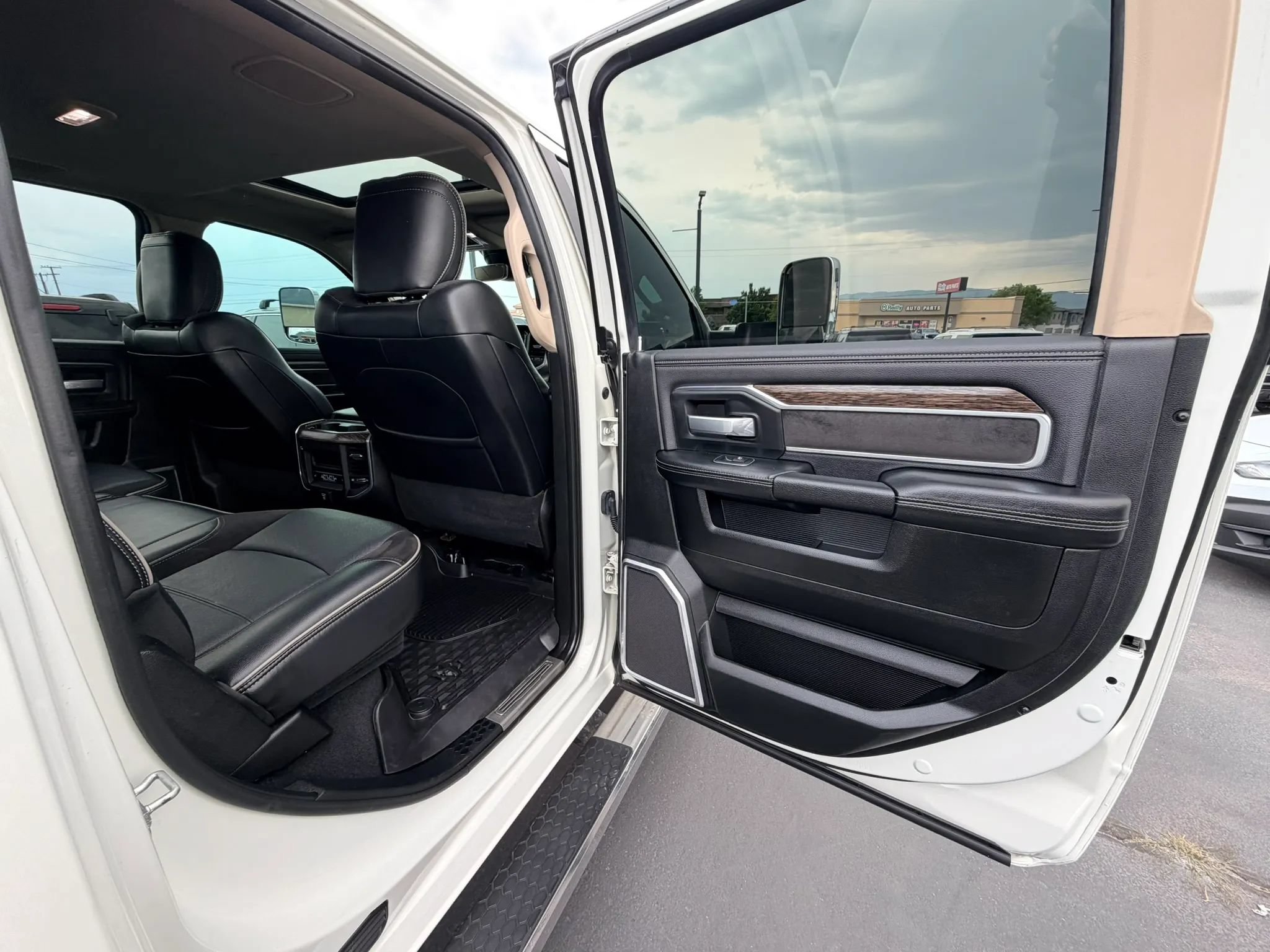 Used 2019 RAM 3500 Laramie AWD/4WD image 22