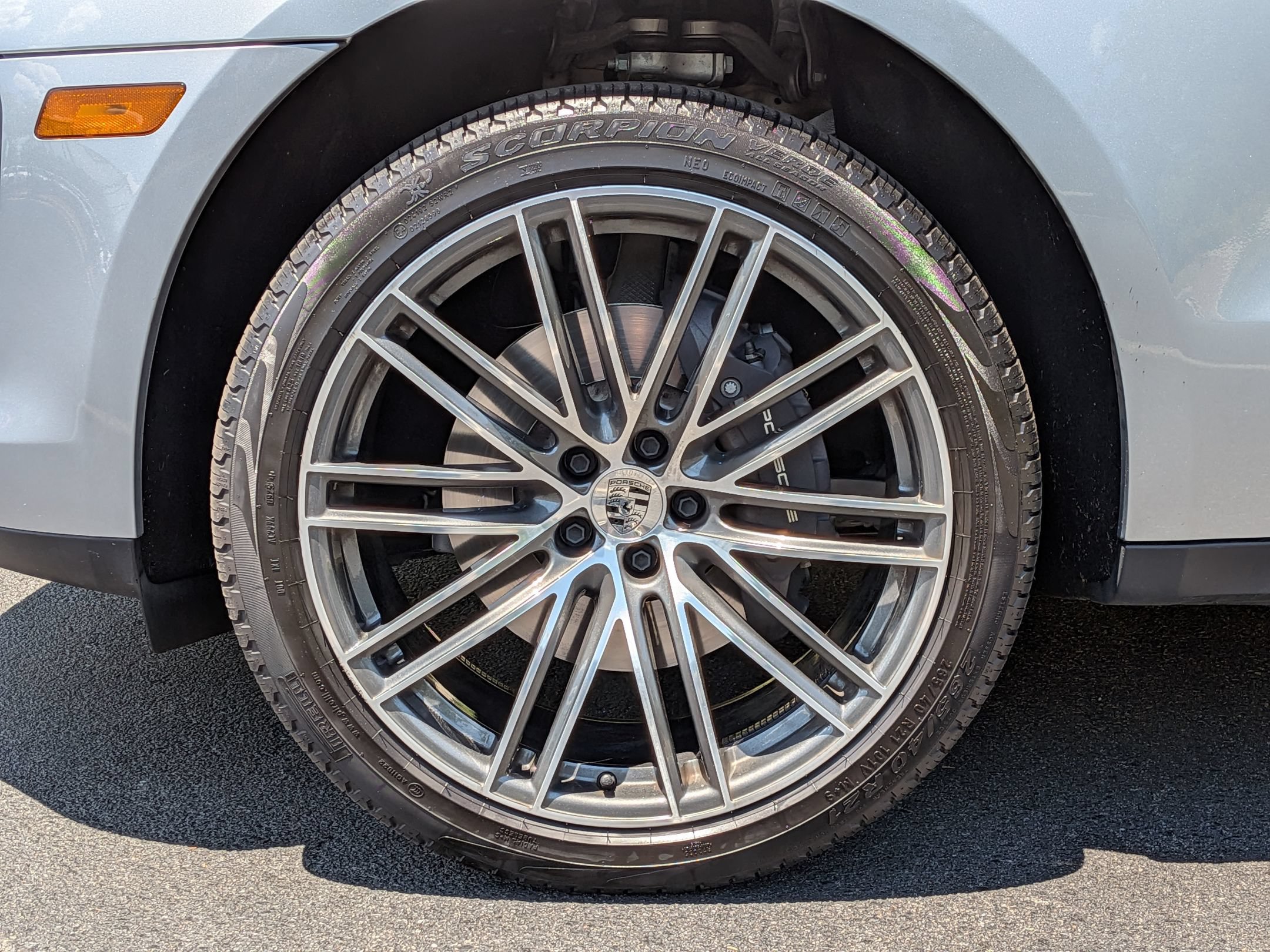 Certified 2025 Porsche Macan Turbo AWD/4WD image 36