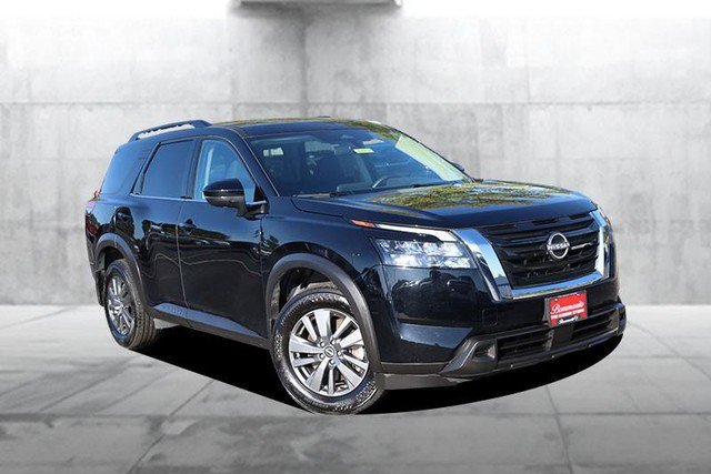 Certified 2025 Nissan Pathfinder SV FWD image 2