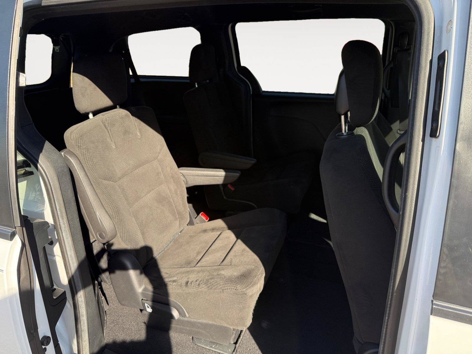 Used 2016 Dodge Grand Caravan SXT FWD image 18