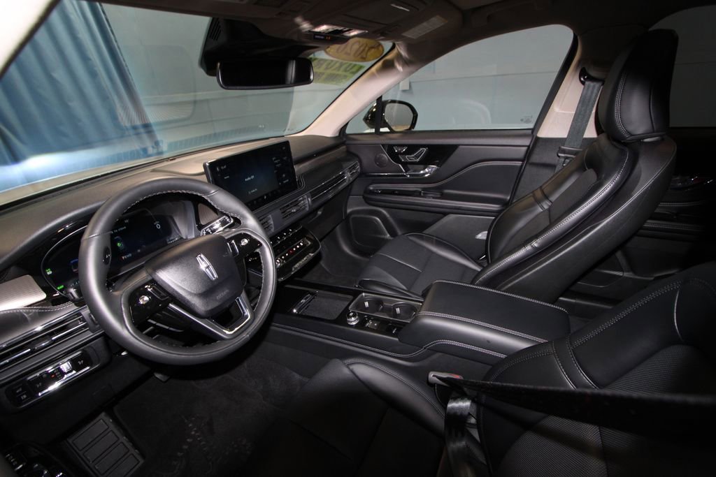 Used 2026 Lincoln Corsair Grand Touring image 2