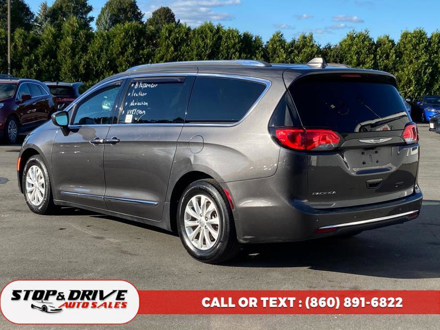 Used 2019 Chrysler Pacifica Touring-L image 3