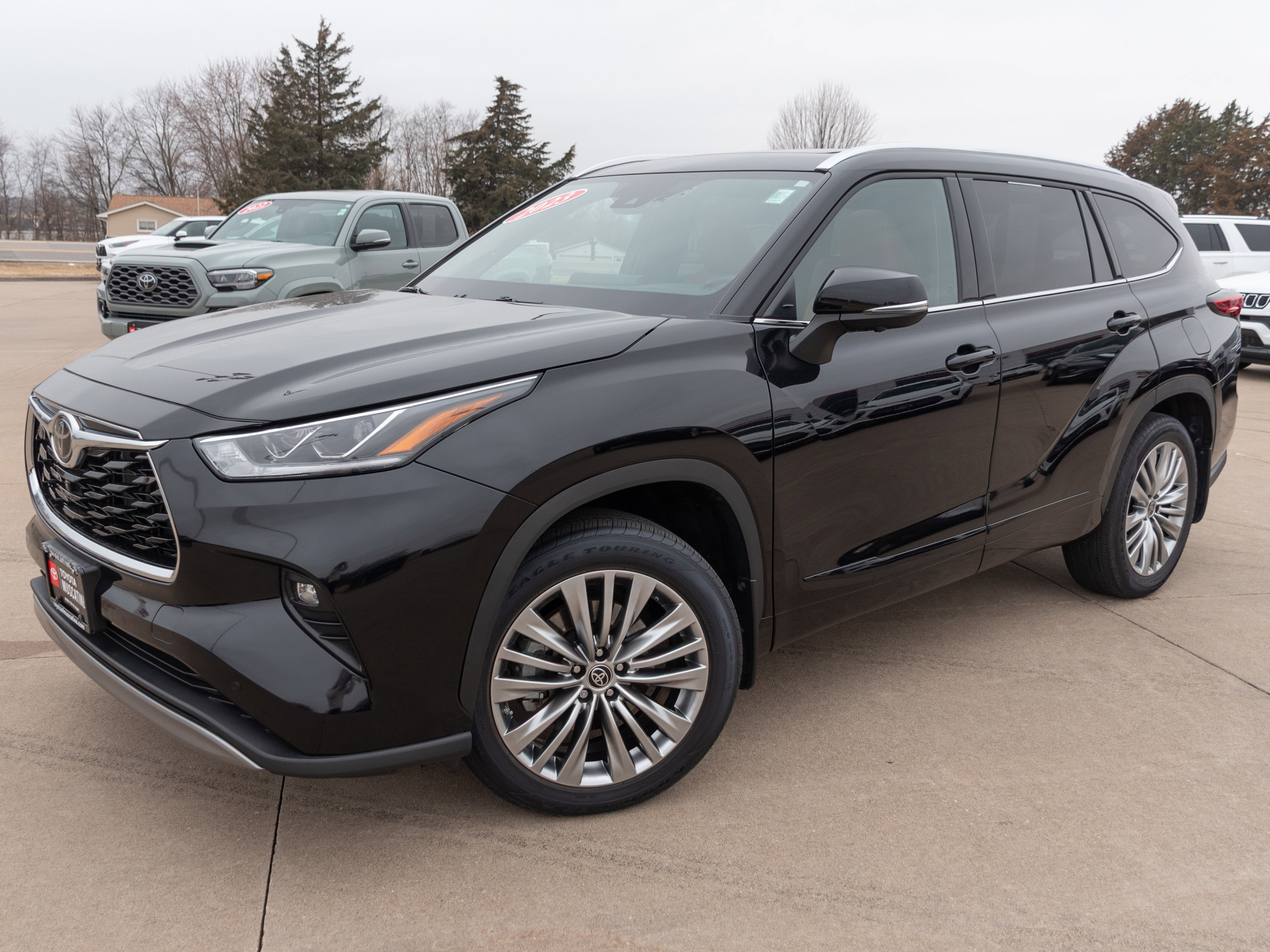 Used 2023 Toyota Highlander Platinum image 5