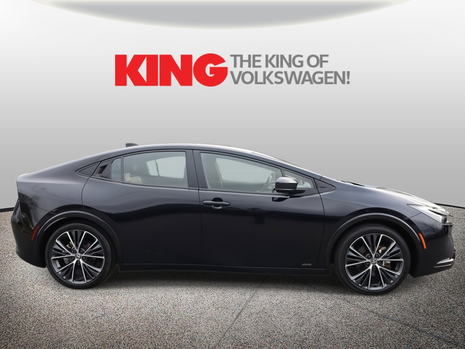 Used 2023 Toyota Prius XLE image 2