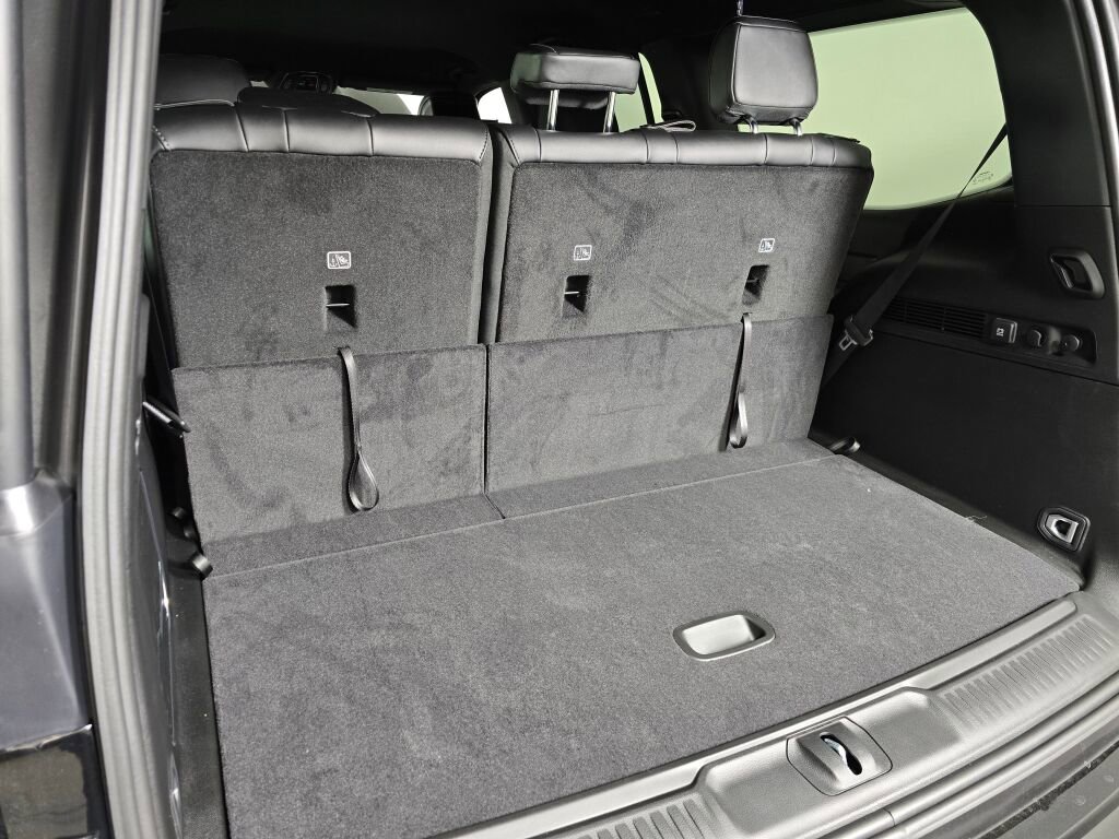 New 2025 Jeep Wagoneer Series II w/ HD Trailer Tow Package image 13