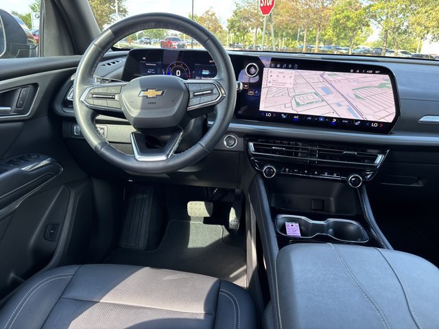 Used 2025 Chevrolet Traverse LT AWD/4WD image 19