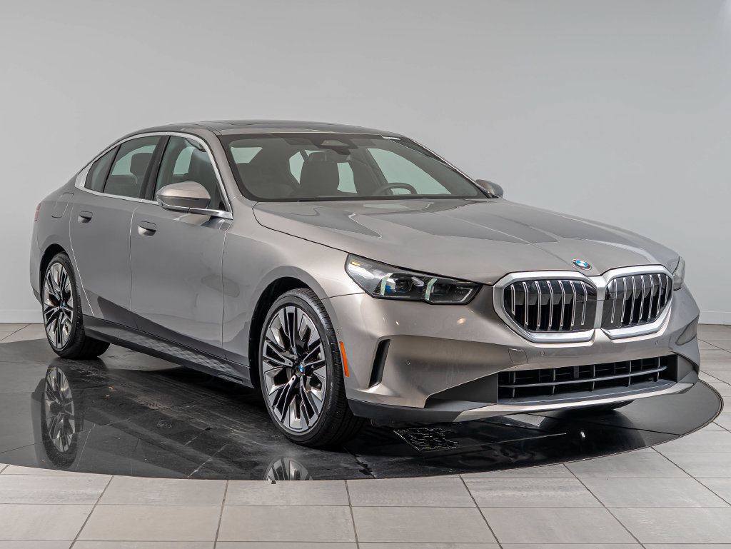 Certified 2025 BMW 530i xDrive w/ Premium Package AWD/4WD image 12