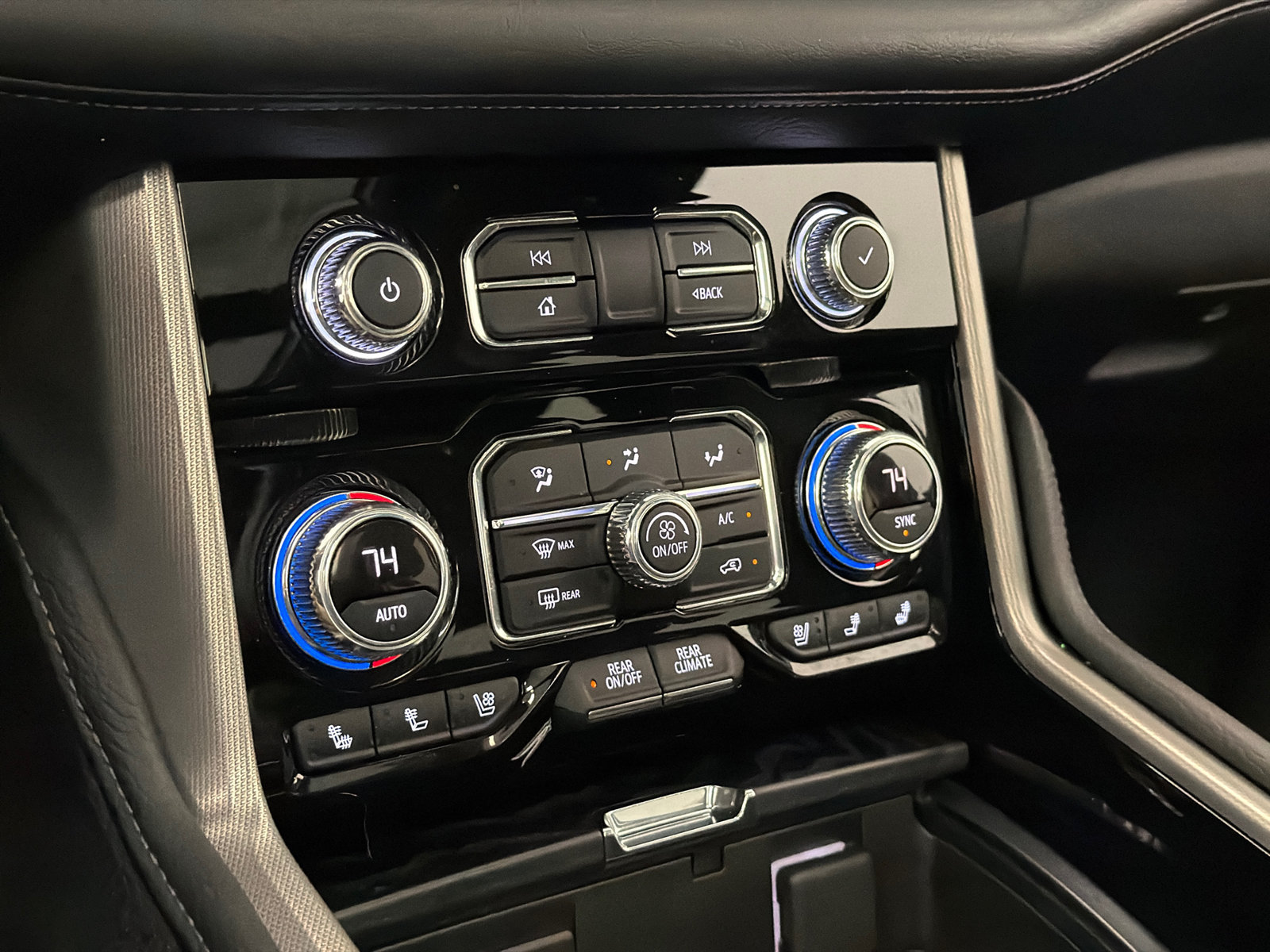 Used 2021 GMC Yukon XL Denali w/ LPO, Illumination Package AWD/4WD image 35