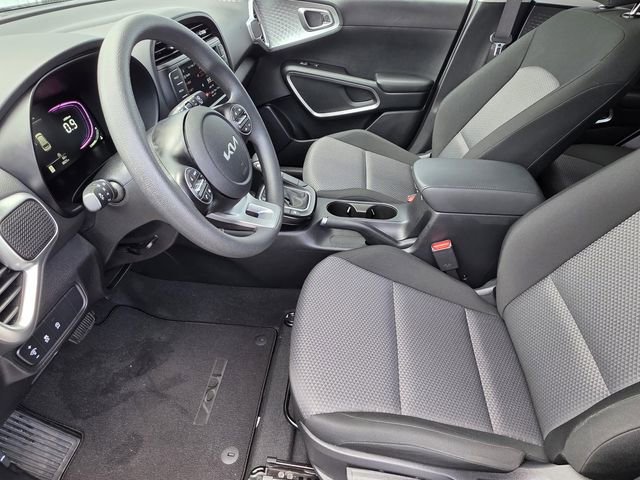 Used 2025 Kia Soul LX image 6