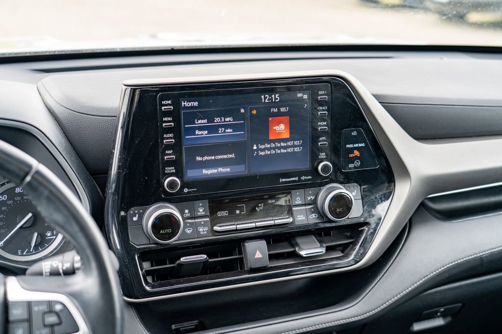 Used 2022 Toyota Highlander XLE AWD/4WD image 20
