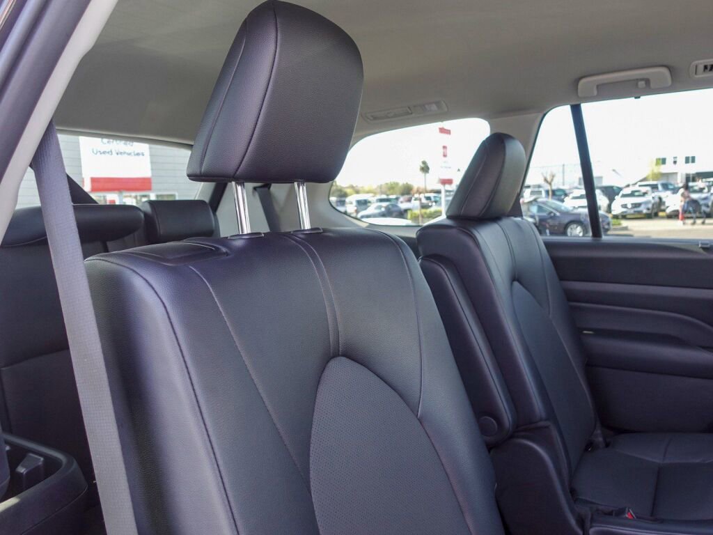 Certified 2025 Toyota Grand Highlander AWD image 15